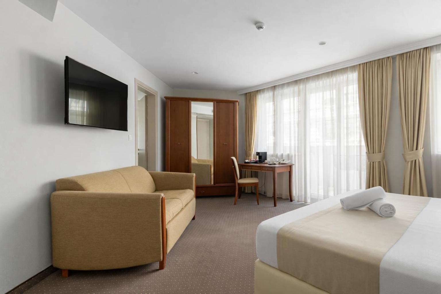 Senior Suite City View,1765400211:JPEG